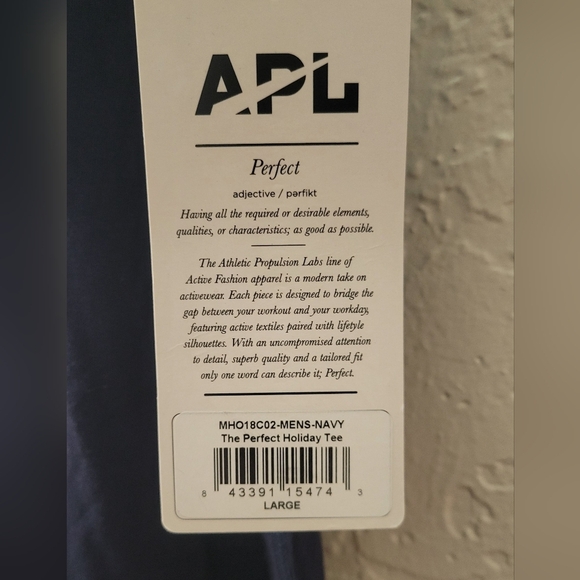 APL The Perfect Holiday Tee Size Large NWT - Picture 5 of 10